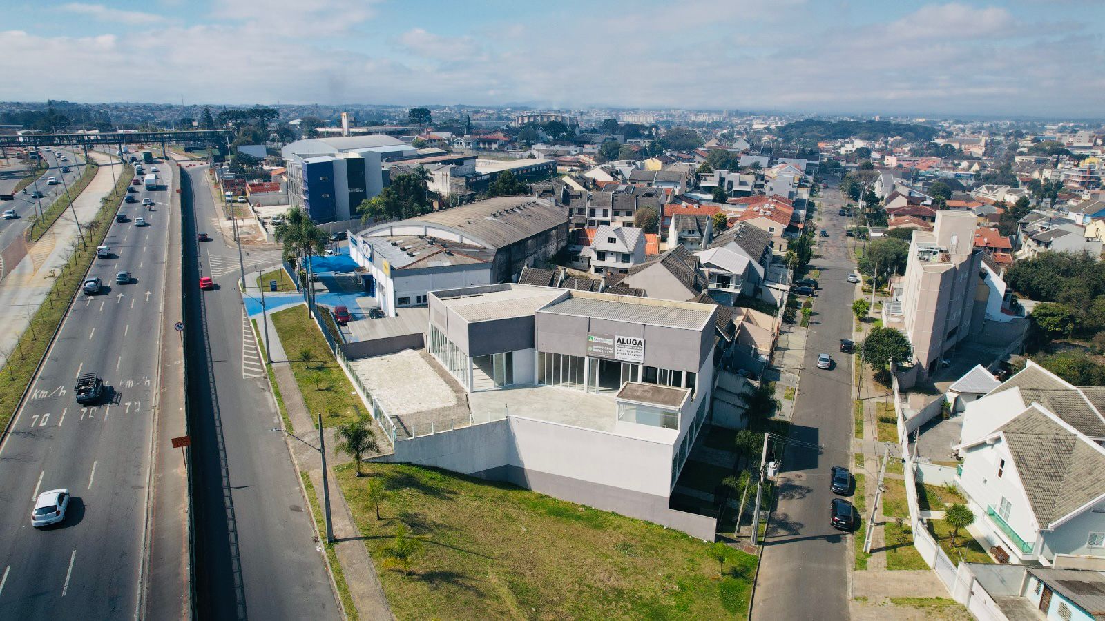 LOJAS 74 a 442m² – Tarumã