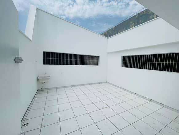 WhatsApp Image 2025-10-24 at 16.17.07 (2)