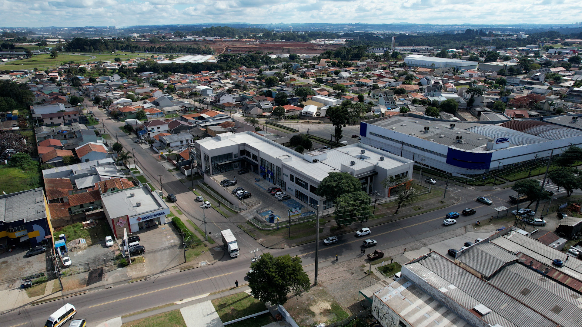 LOJAS 92m² a 445m² – Pinheirinho